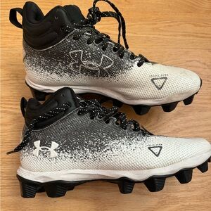 Under Armour youth boys cleats size 5Y football baseball locked in